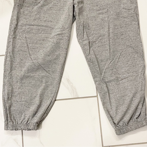 Nike gray cropped sweatpants size medium - Picture 4 of 7